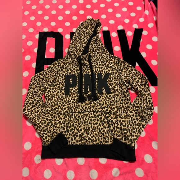 VS Pink cheetah pull over Sz m - Picture 2 of 2